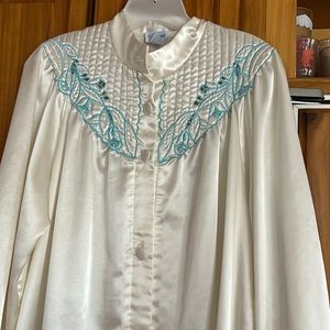 Vintage It’s A Charm white robe w/blue embroidered on quilted yoke. Size Medium